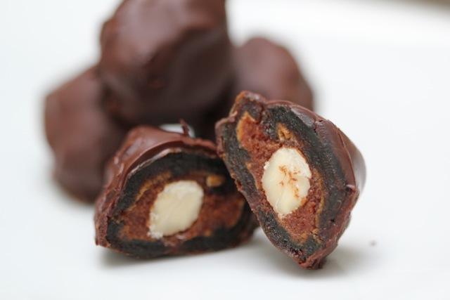خرما مغزدار با روکش شکلات